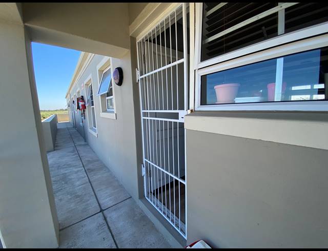 2 BEDROOM APARTMENT SOLD IN MELKBOSSTRAND CENTRAL